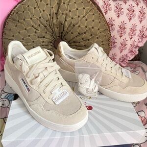 Skechers Women's Cream Sneakers size 9